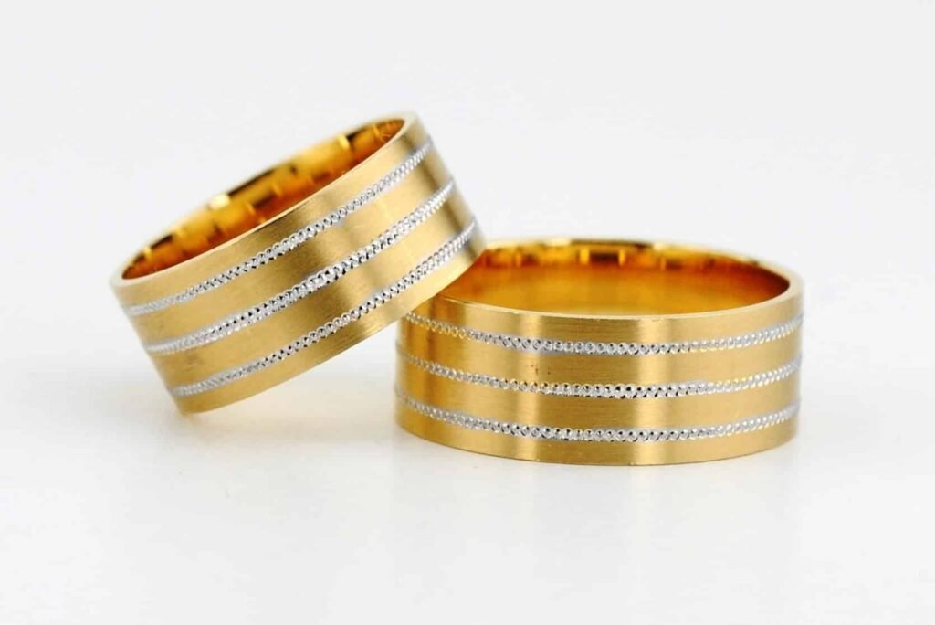 Exercitus modernaus stiliaus vestuviniai žiedai