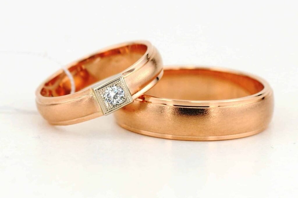 Galea klasikinio stiliaus vestuviniai žiedai