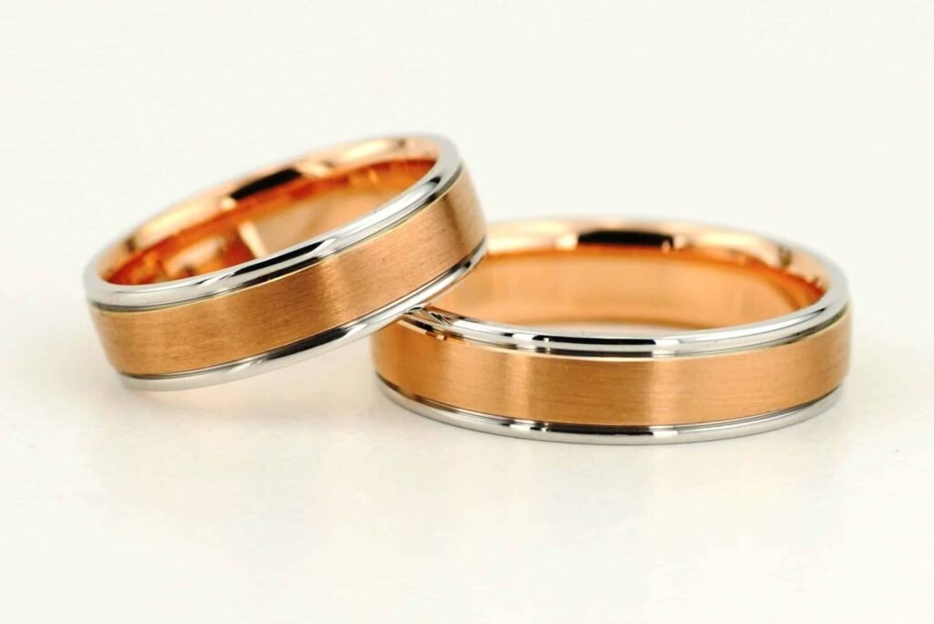 Generis modernaus stiliaus vestuviniai žiedai