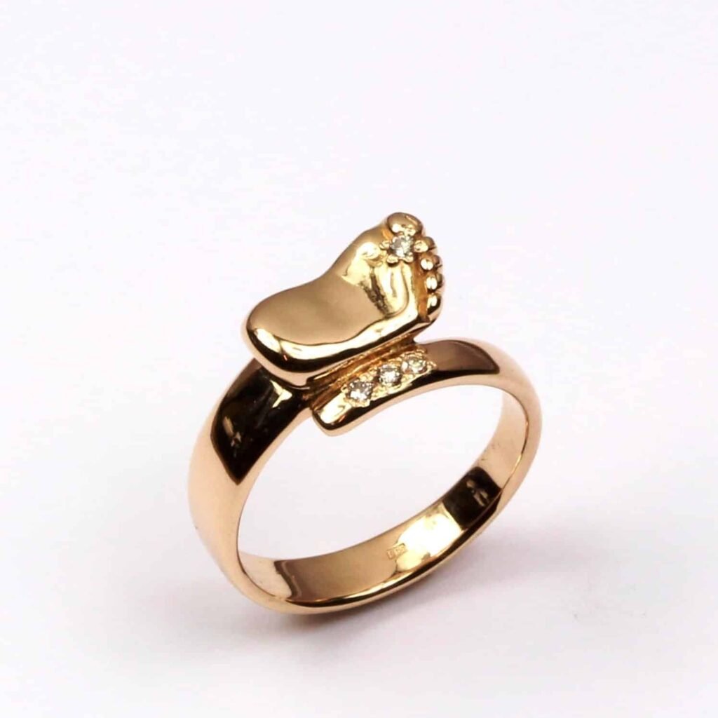 Moteriškas žiedas 4588