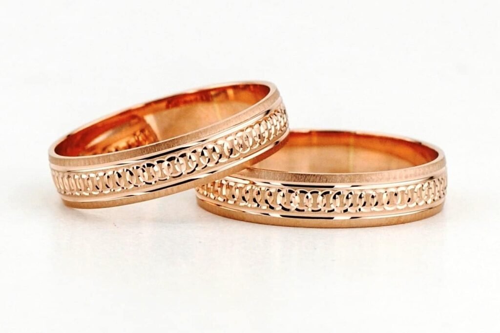 Frons modernaus stiliaus vestuviniai žiedai