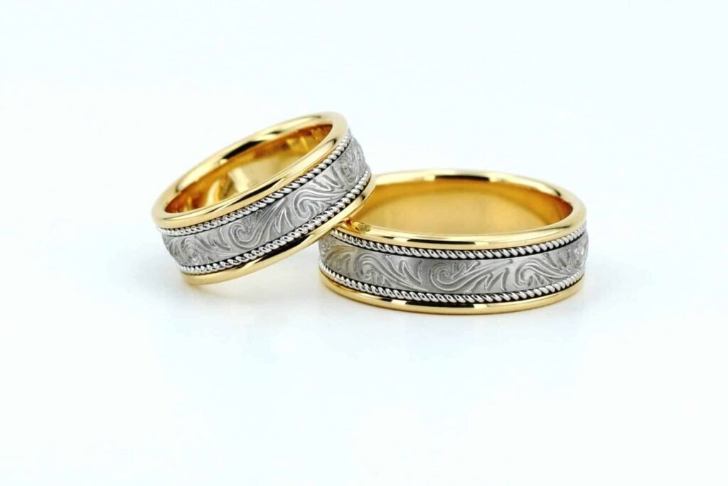 Fumus modernaus stiliaus vestuviniai žiedai