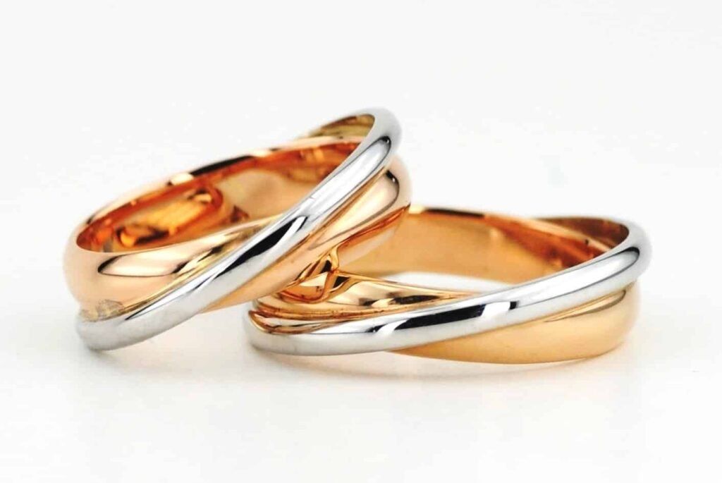 Harena modernaus stiliaus vestuviniai žiedai