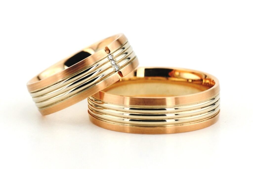 Hibernia modernaus stiliaus vestuviniai žiedai