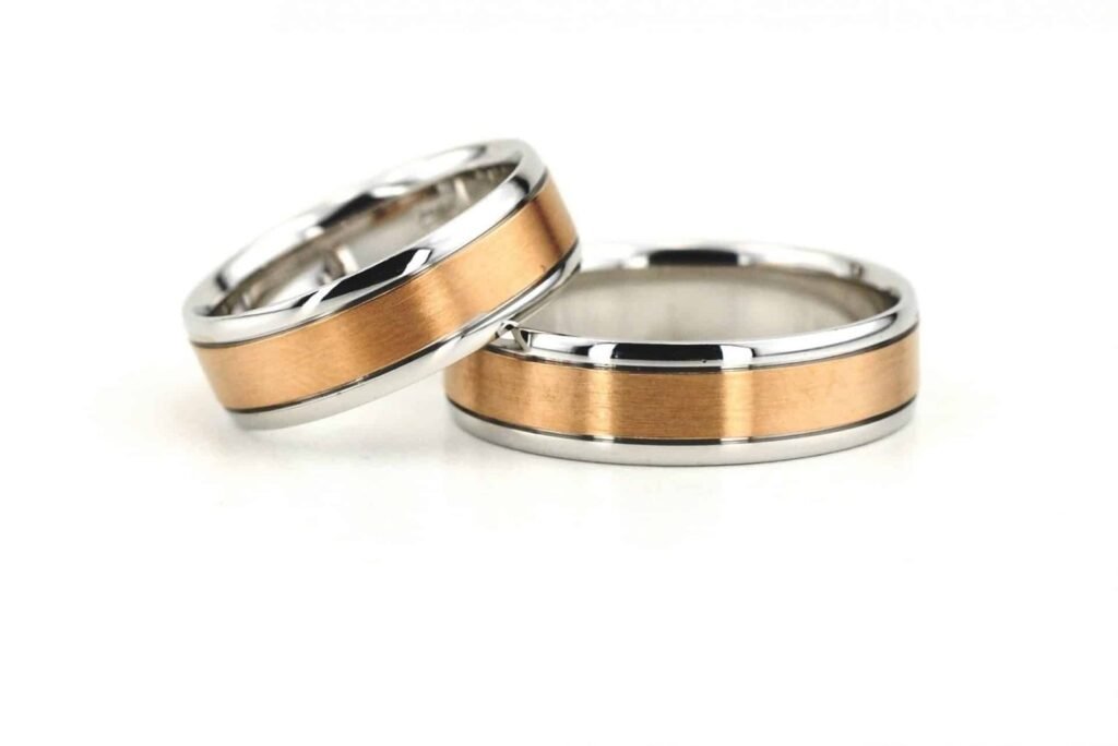 Lacrima klasikinio stiliaus vestuviniai žiedai