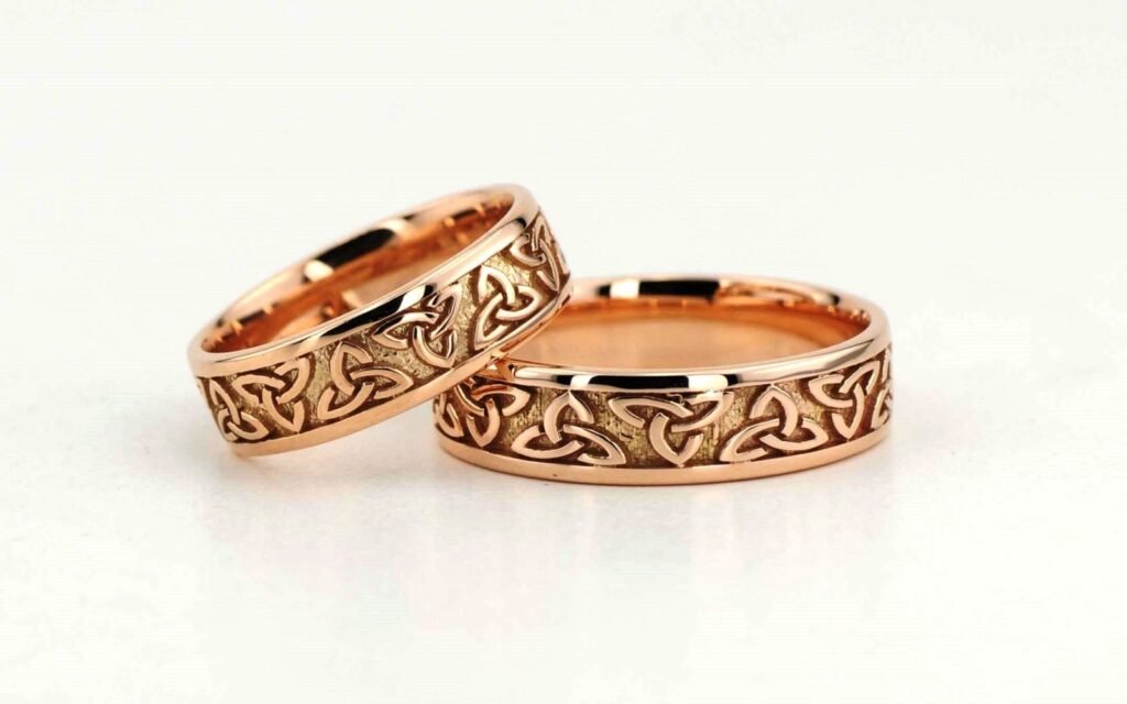 Liber modernaus stiliaus vestuviniai žiedai