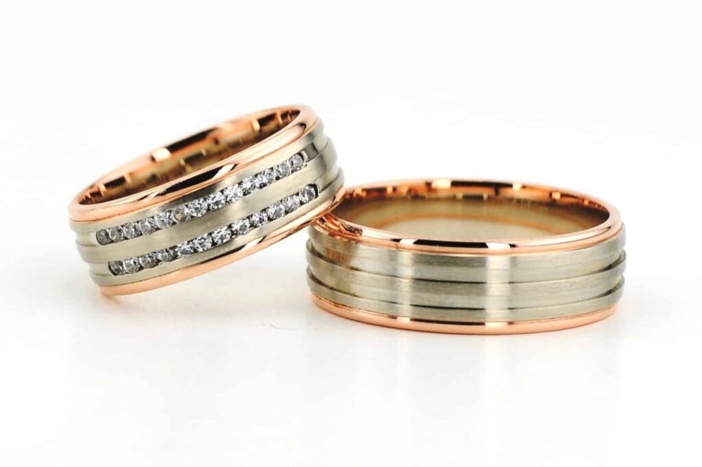 Martes modernaus stiliaus vestuviniai žiedai