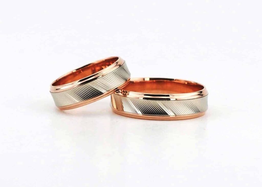 Martius modernaus stiliaus vestuviniai žiedai