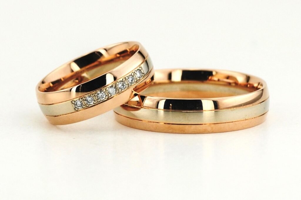 Mons klasikinio stiliaus vestuviniai žiedai