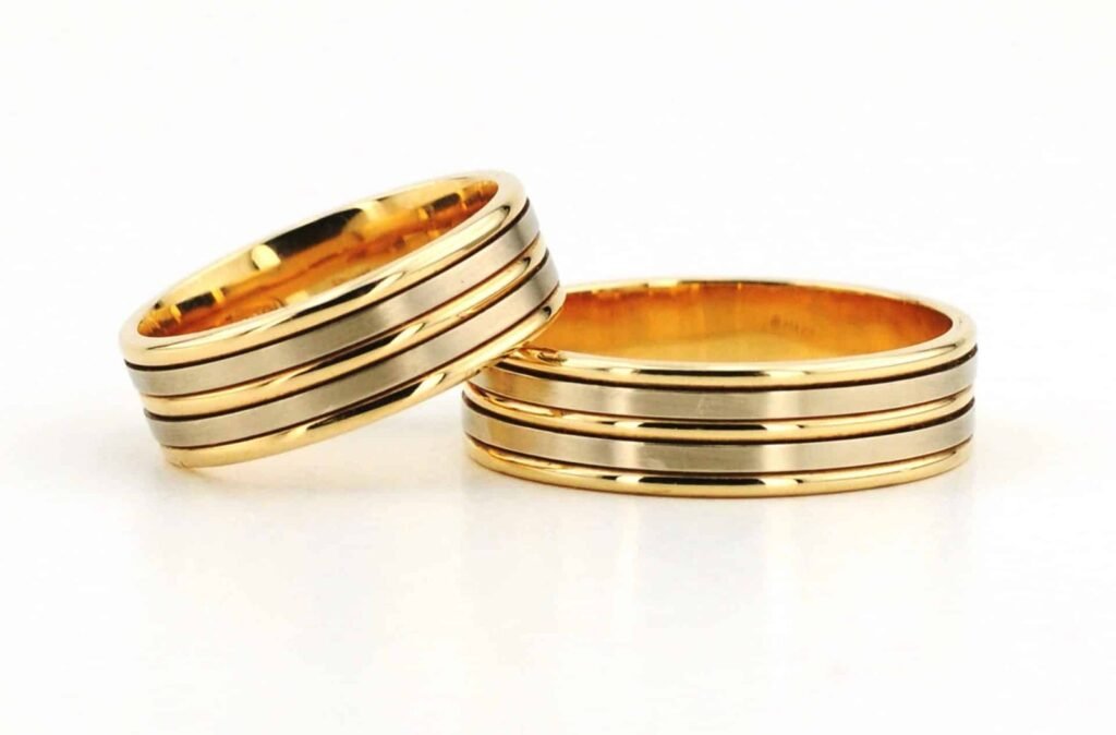 Nata modernaus stiliaus vestuviniai žiedai