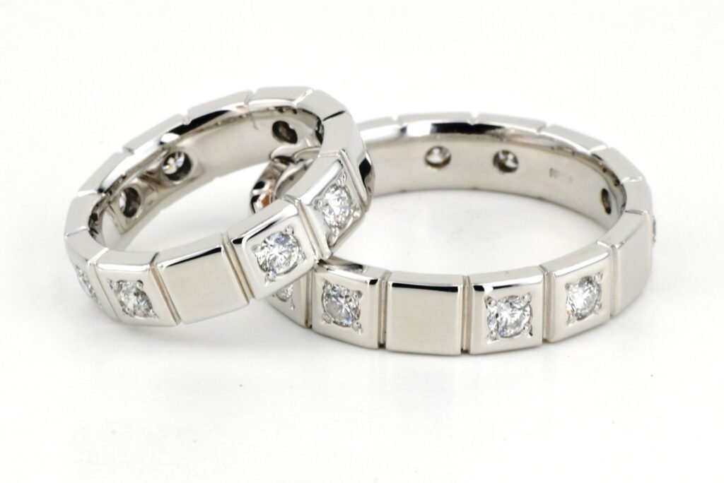 Notitia modernaus stiliaus vestuviniai žiedai