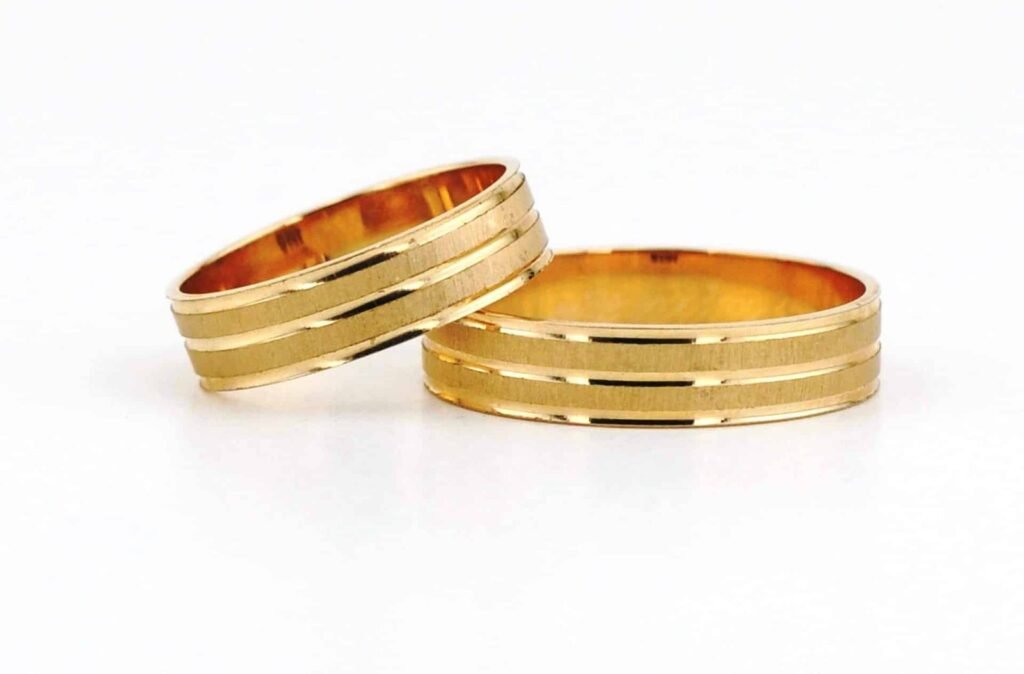 Ocinava modernaus stiliaus vestuviniai žiedai