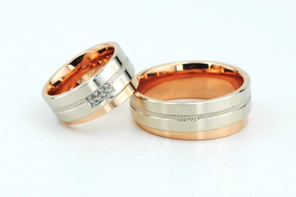 Phosphorus modernaus stiliaus vestuviniai žiedai