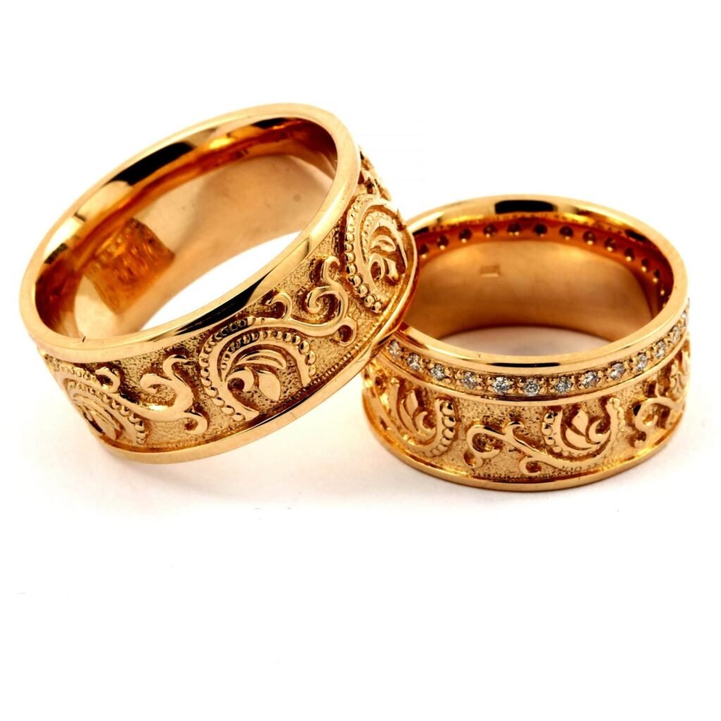 Posse modernaus stiliaus vestuviniai žiedai